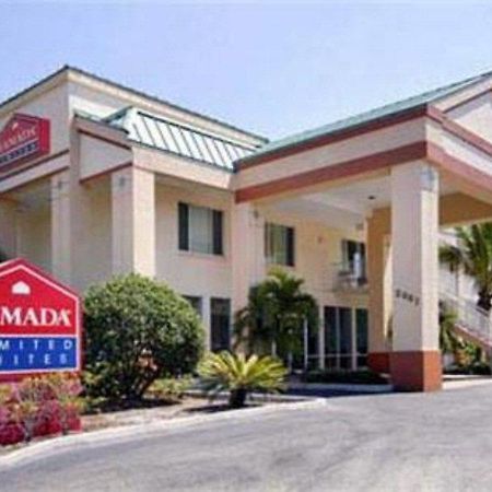 Ramada Limited Clearwater Hotel And Suites Exterior foto