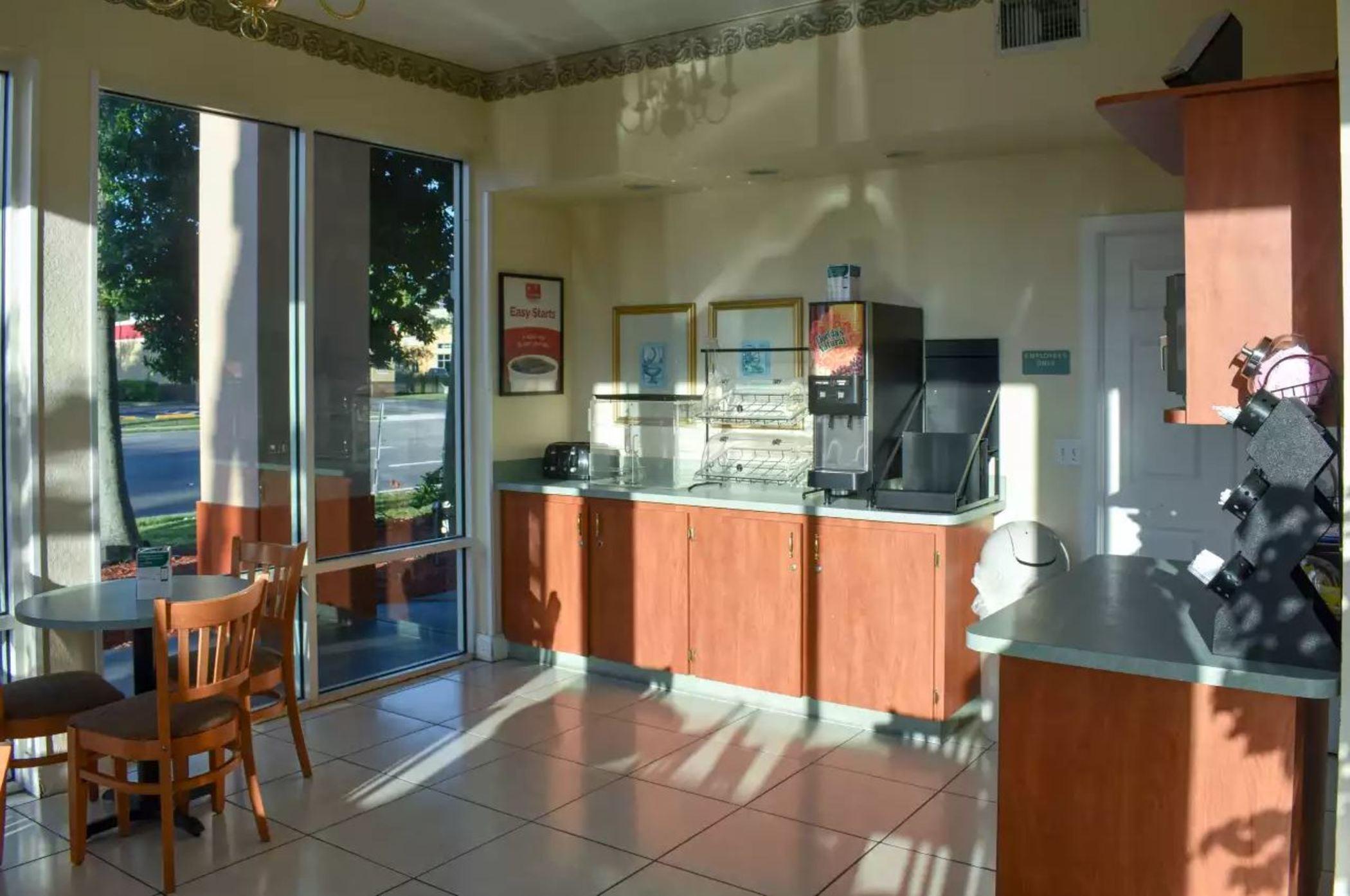 Ramada Limited Clearwater Hotel And Suites Exterior foto